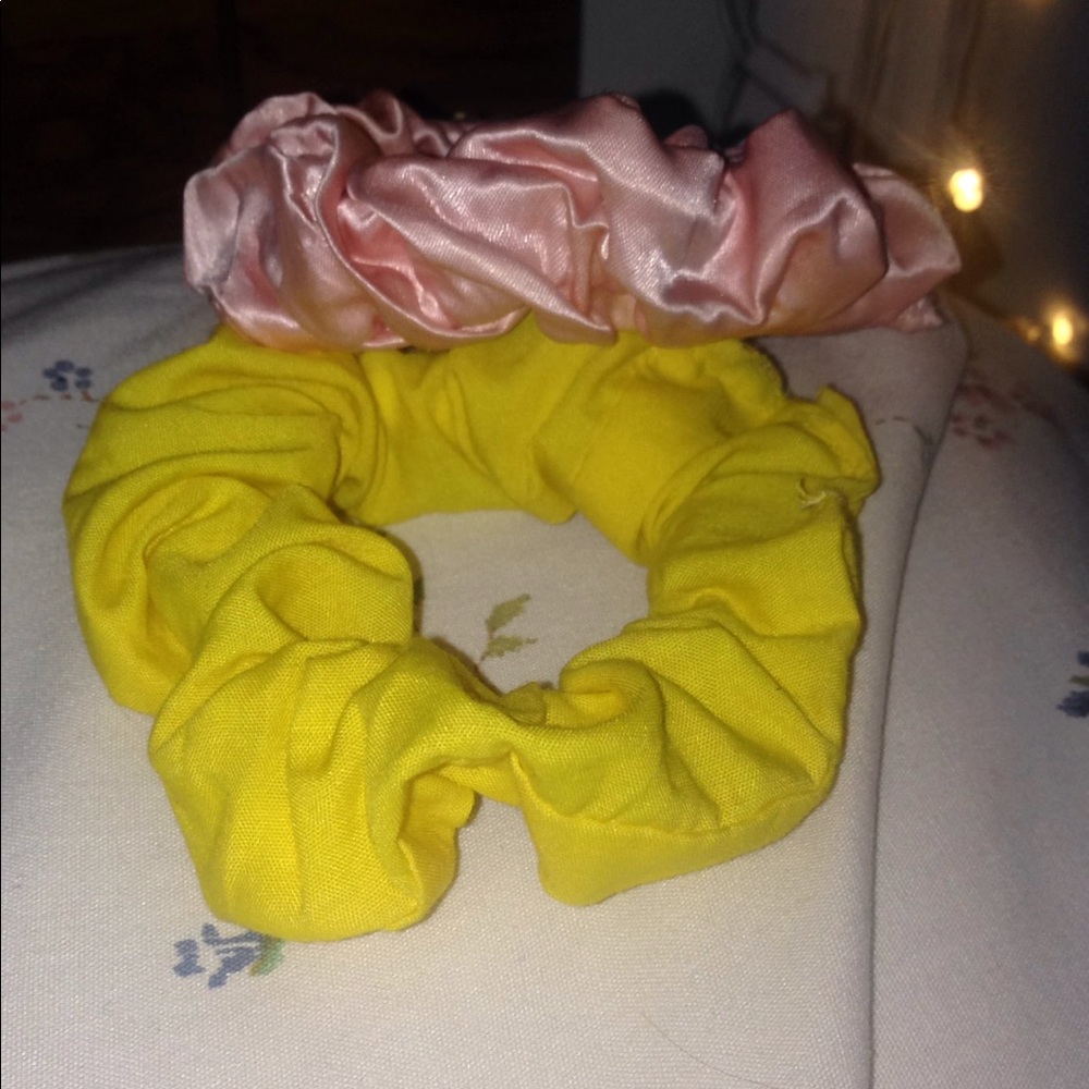Bundle of scrunchies!